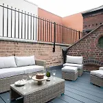 Duplex Stylish Balcony Parking City Pad Wifi Families Contractors