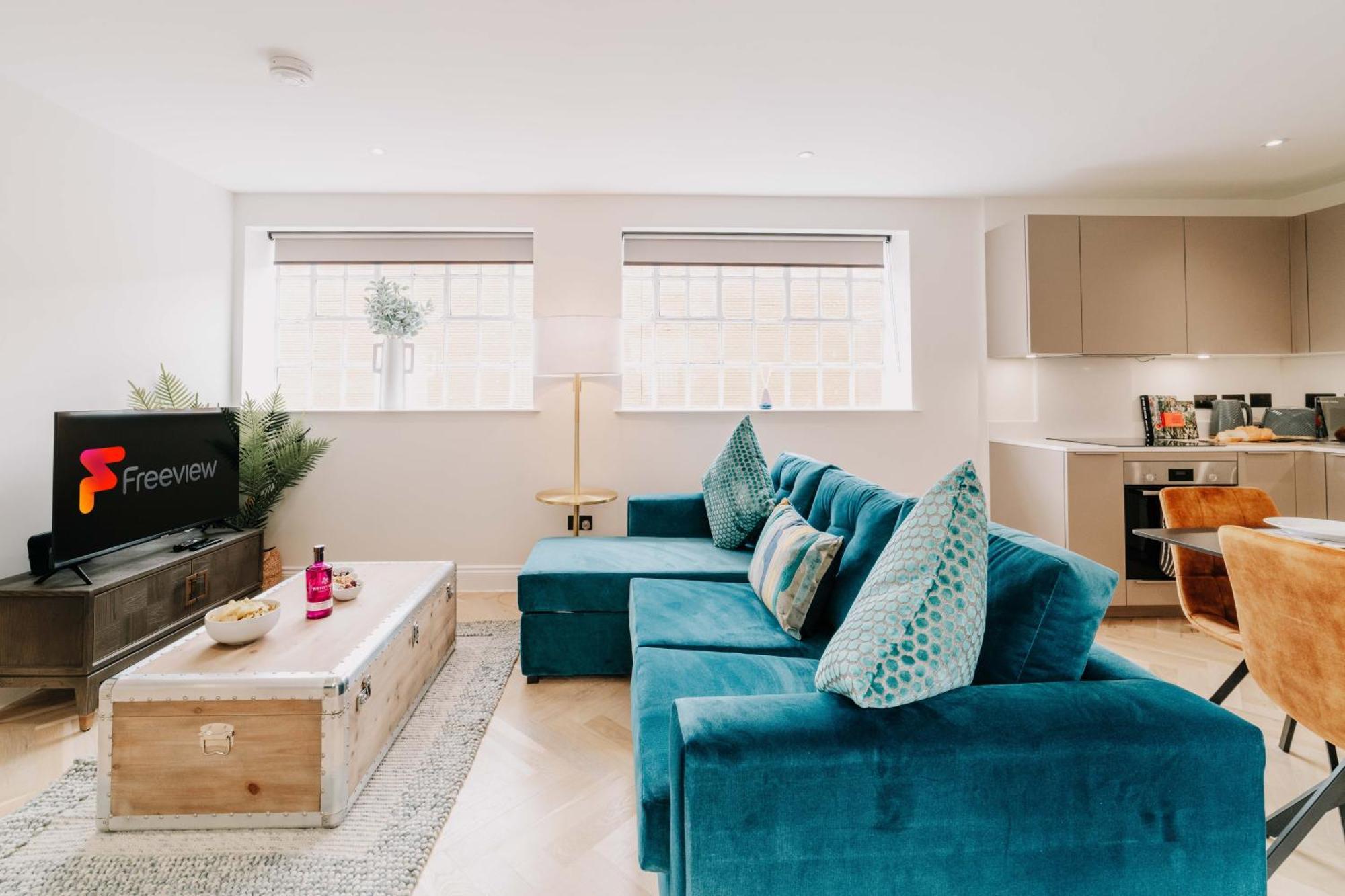 Apartment Duplex Stylish Balcony Parking Pad Wifi Families Contractors Birmingham