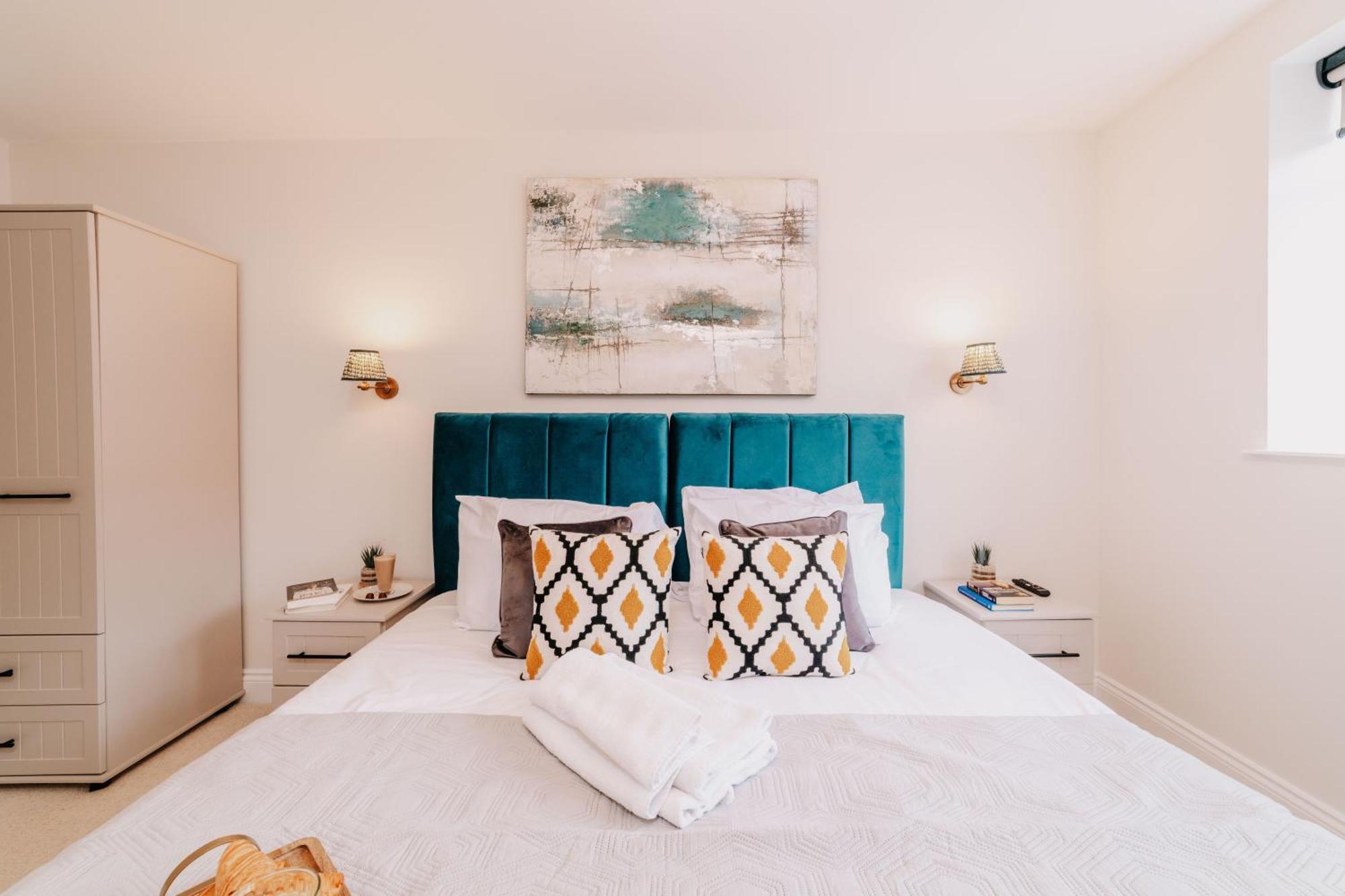 Apartment Duplex Stylish Balcony Parking Pad Wifi Families Contractors Birmingham
