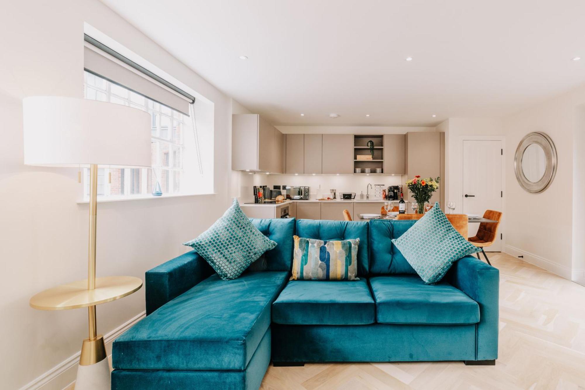 Duplex Stylish Balcony Parking Pad Wifi Families Contractors Apartment Birmingham